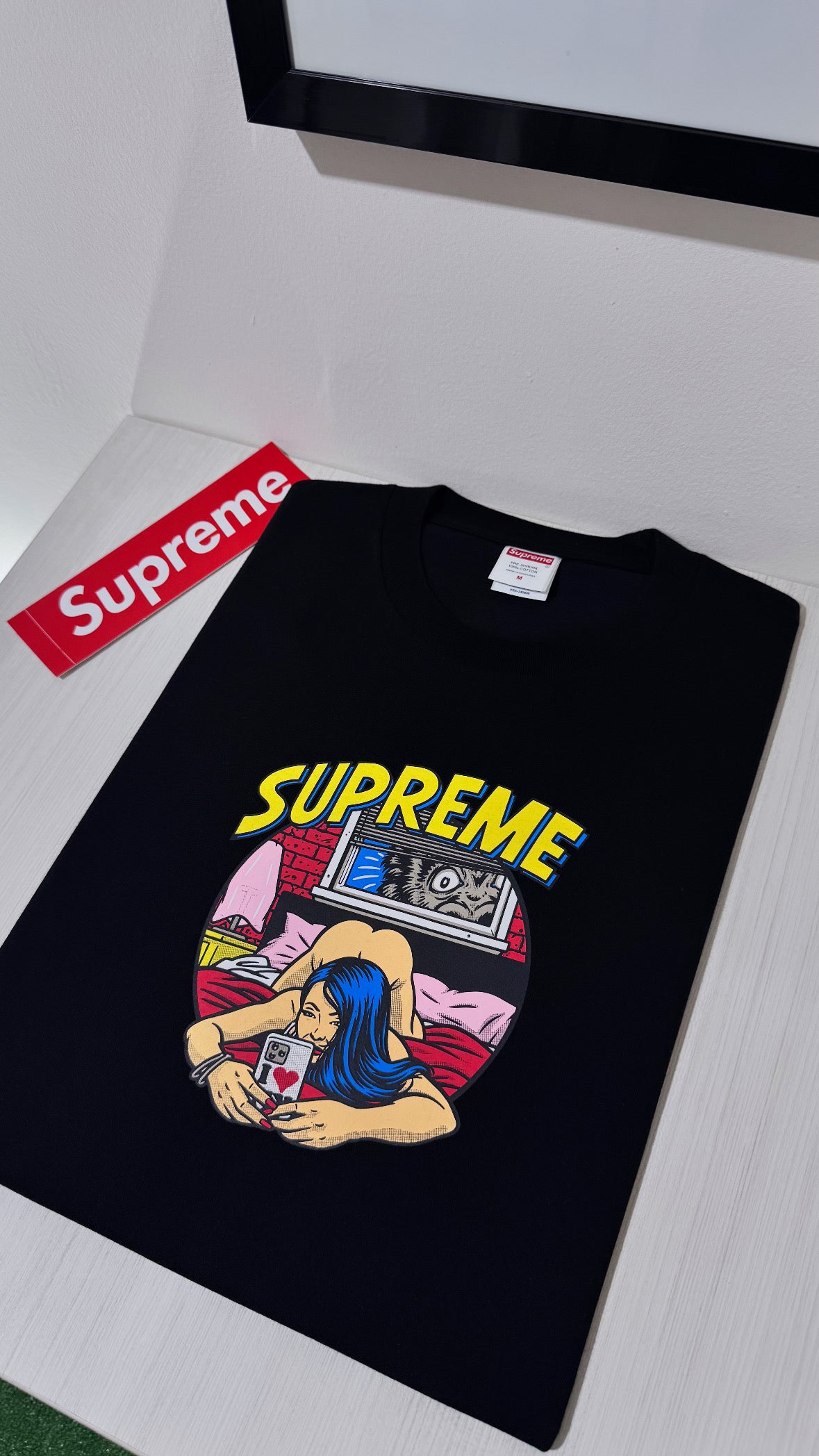 Supreme tee bedroom