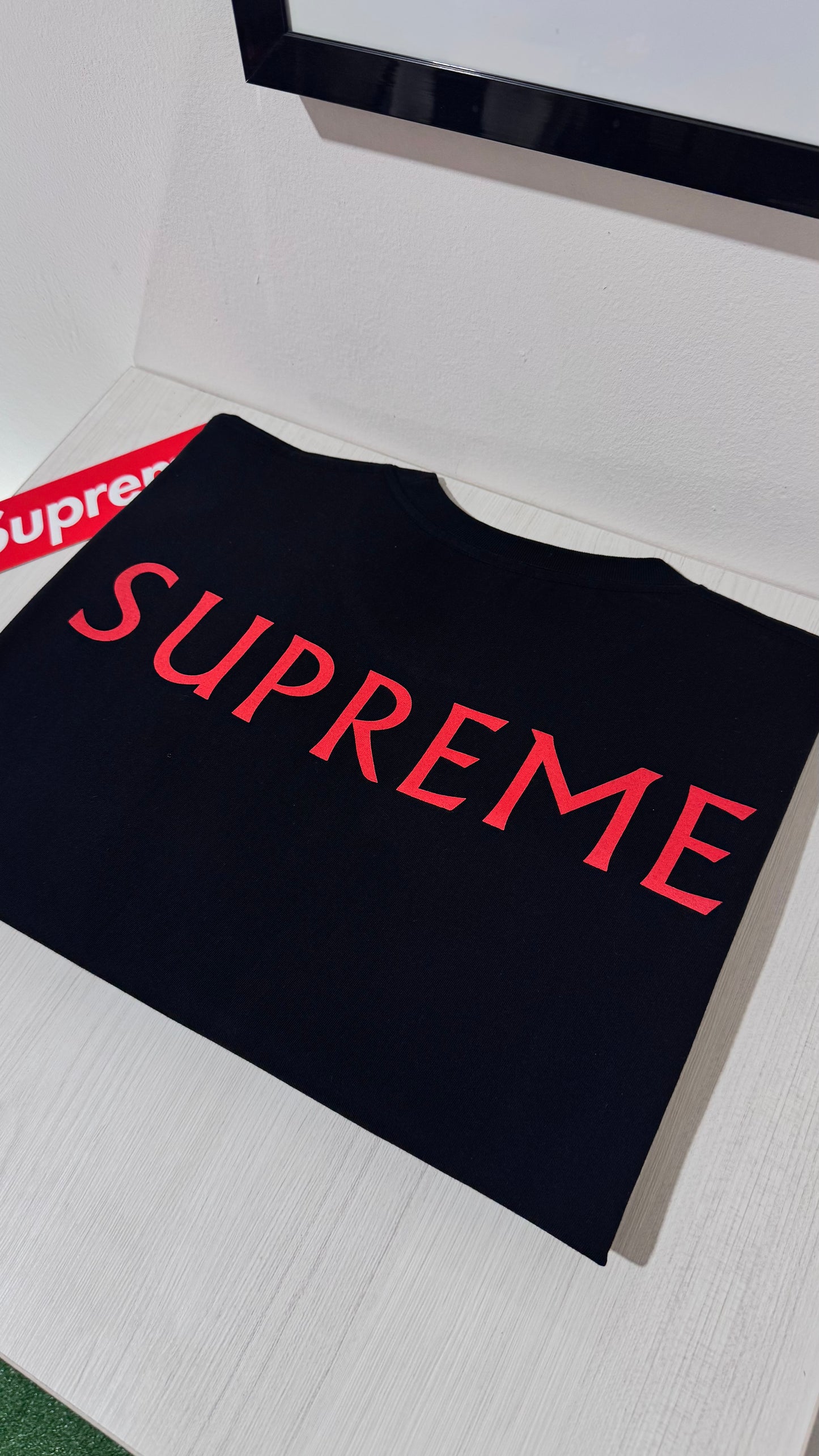 Supreme tee damien hirst