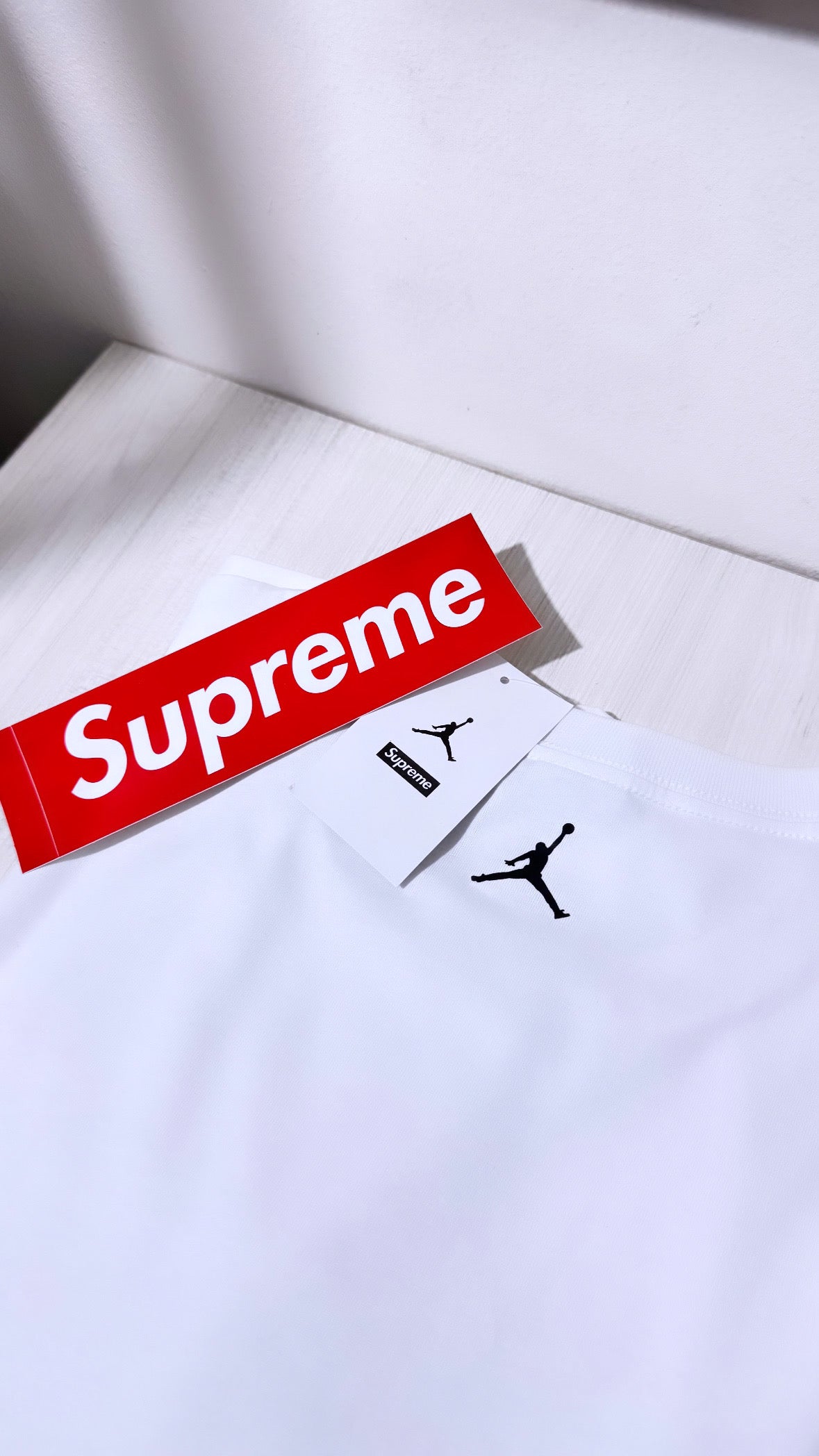 Supreme tee ( supreme x Jordan )
