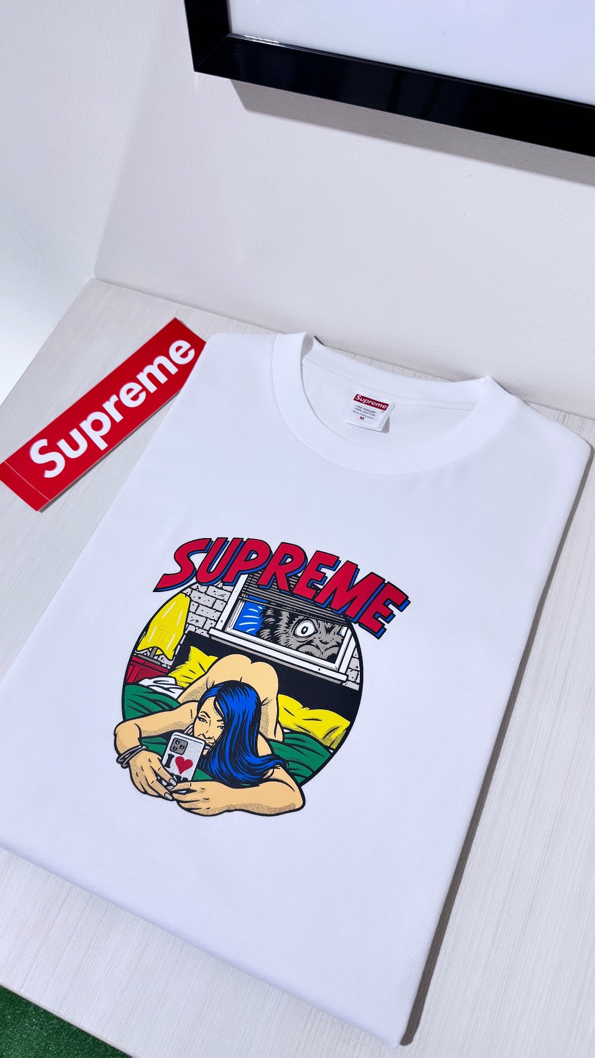 Supreme tee bedroom