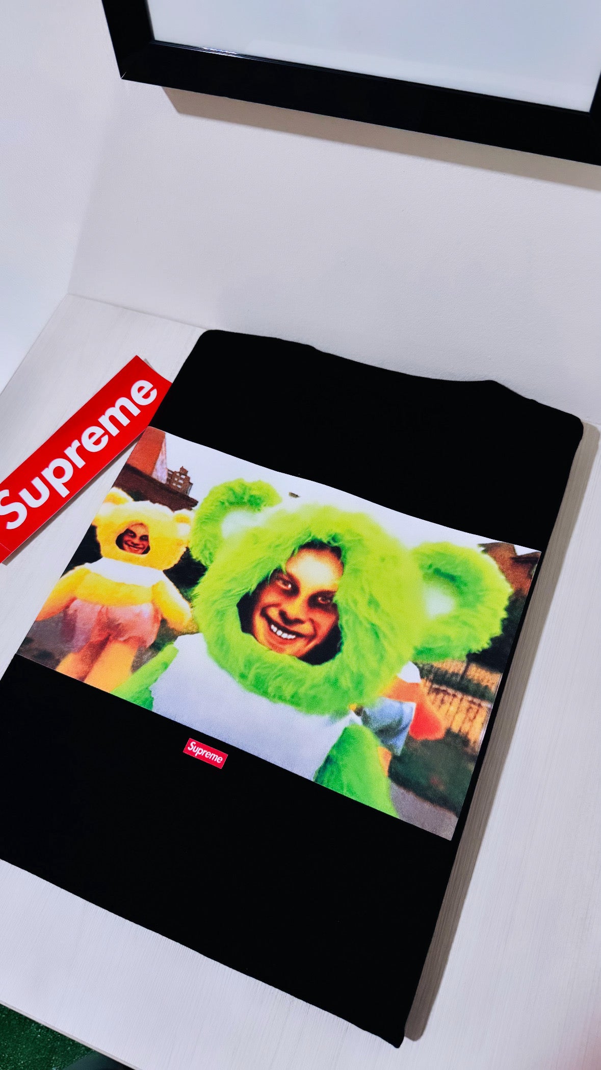 Supreme Aphex Twin Donkey Rhubarb
L/S Tee