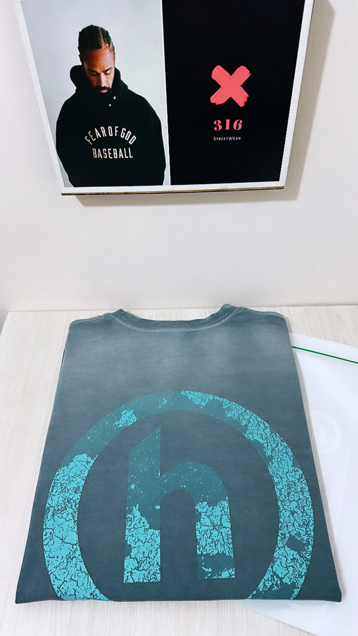 HIDDEN NY                                        H Logo Cracked Print Tee