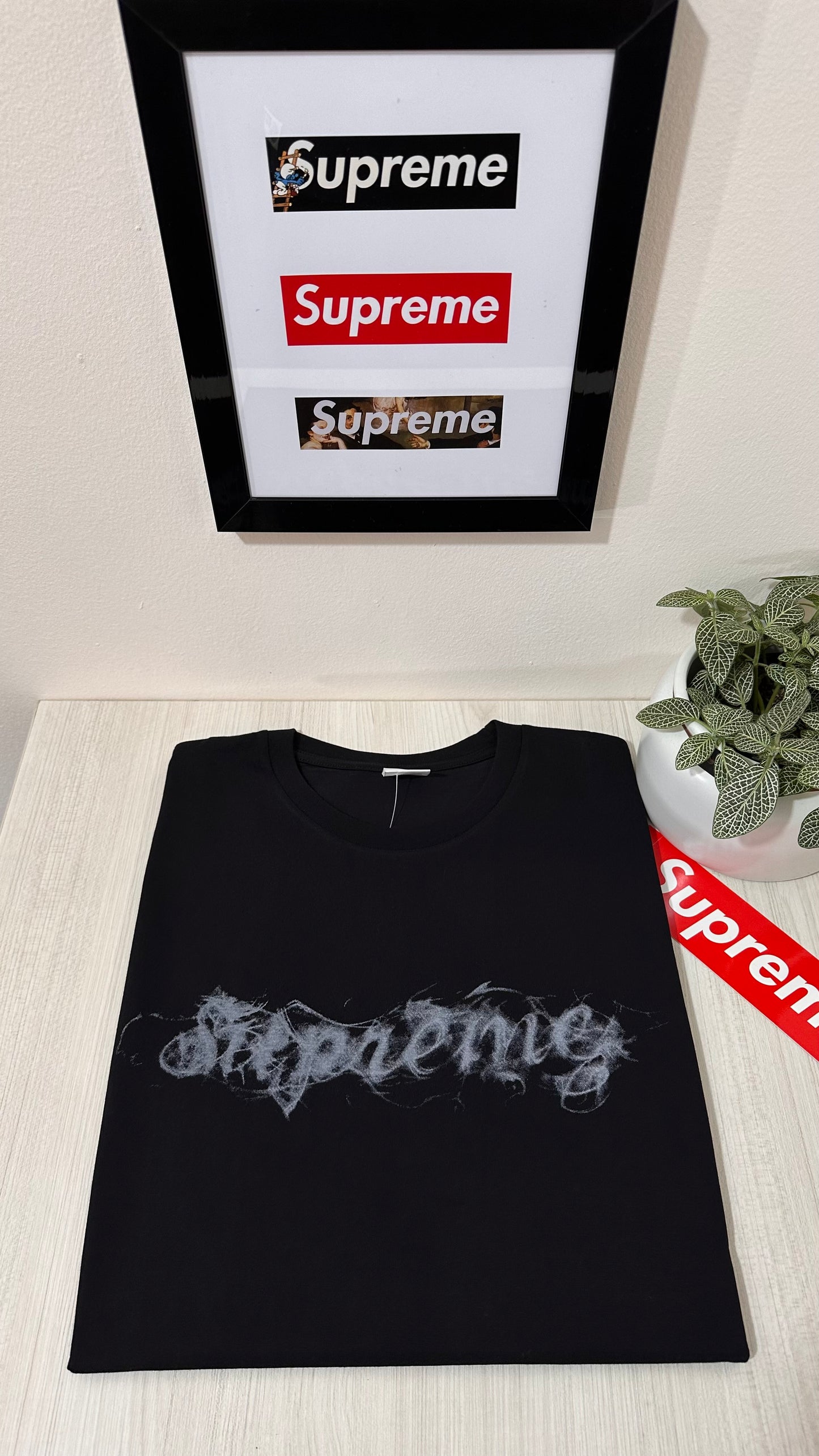 Supreme tee
 - SMOKE (Black )