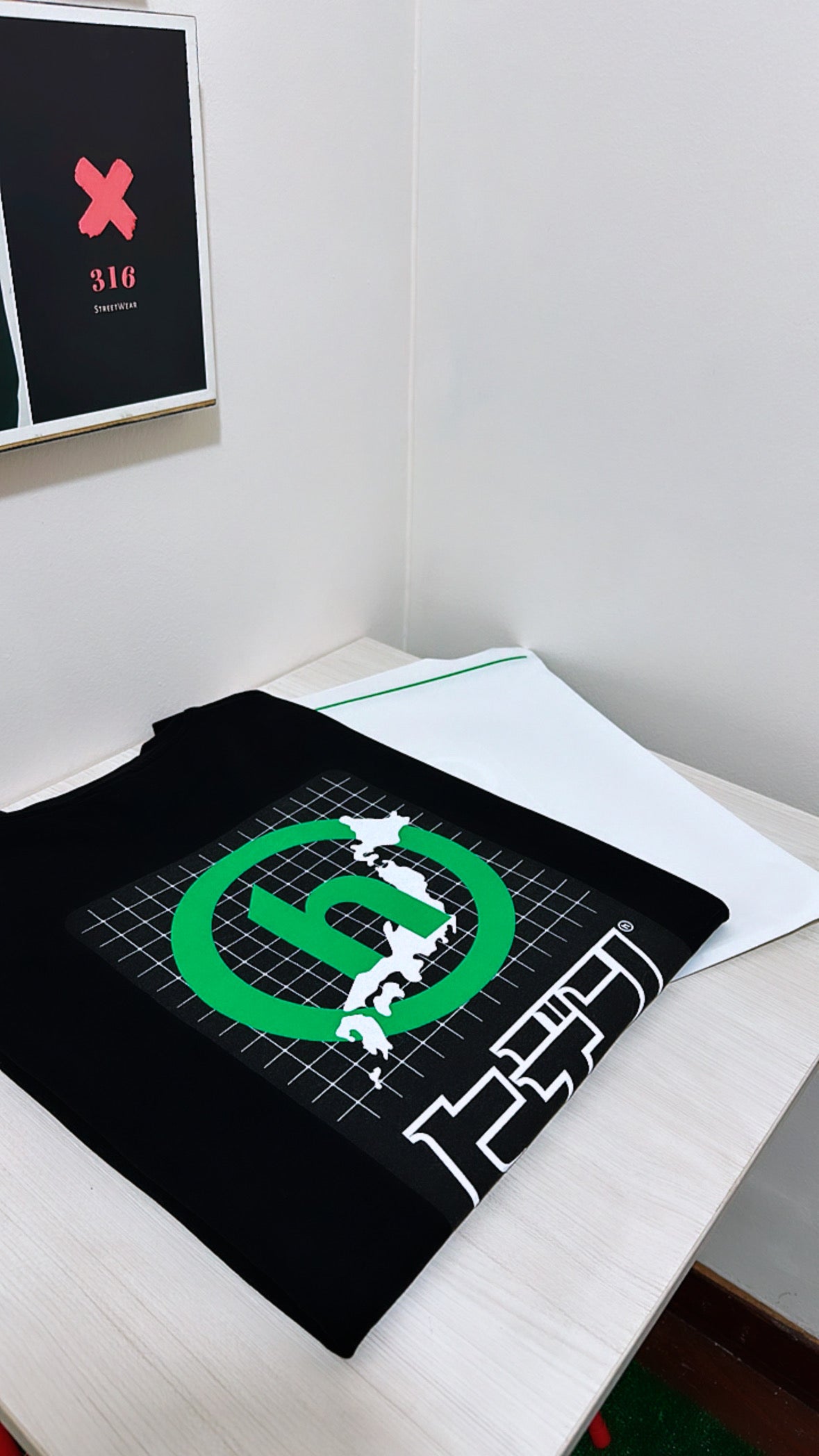 HIDDEN NY                                   Japan grid tee