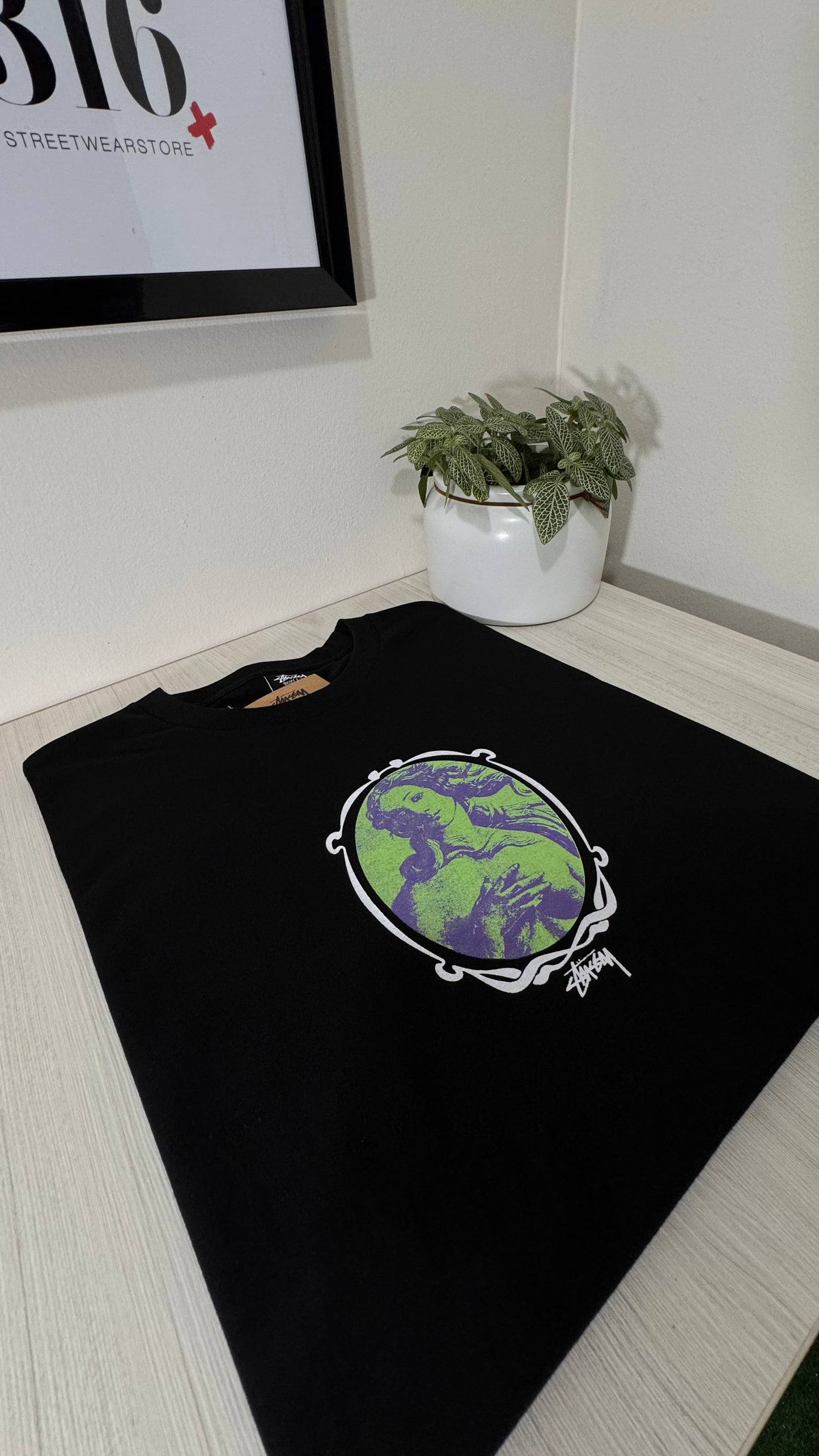 Stüssy tee (venusoval)