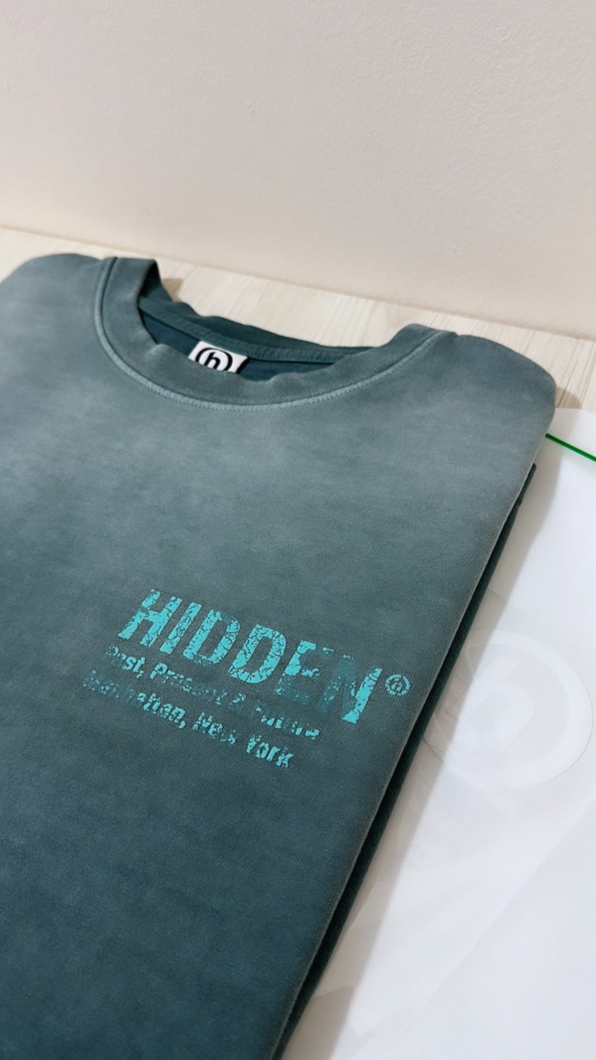 HIDDEN NY H Logo Cracked Print Tee