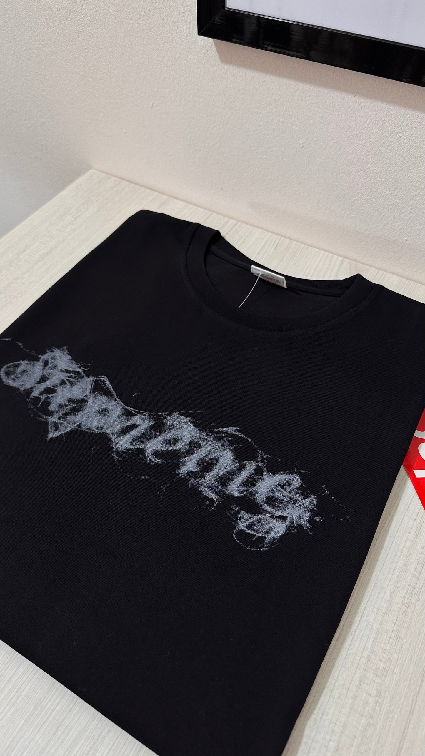 Supreme tee
 - SMOKE (Black )