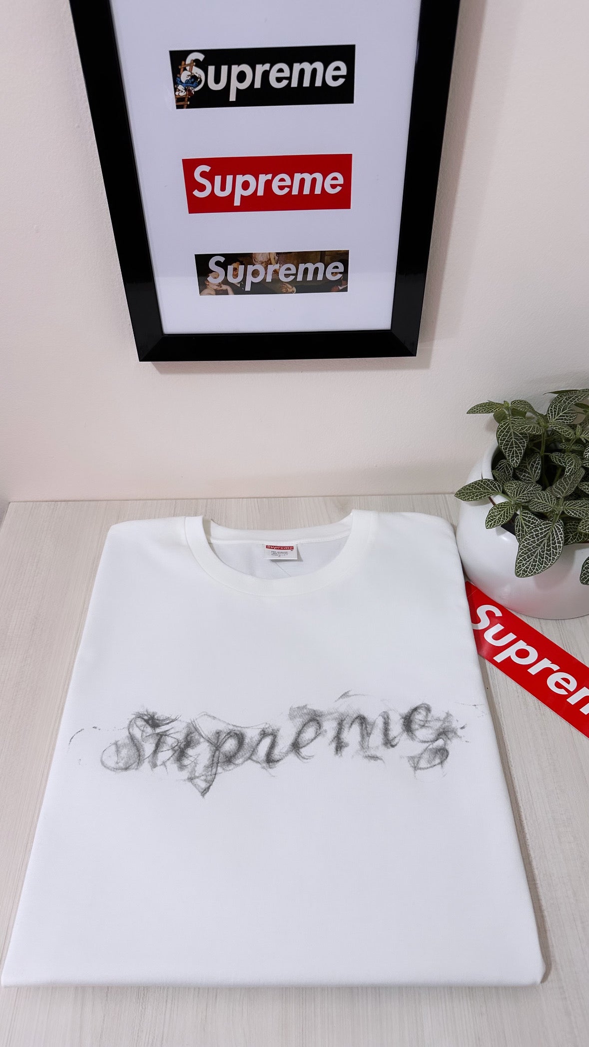 Supreme tee
(SMOKE)