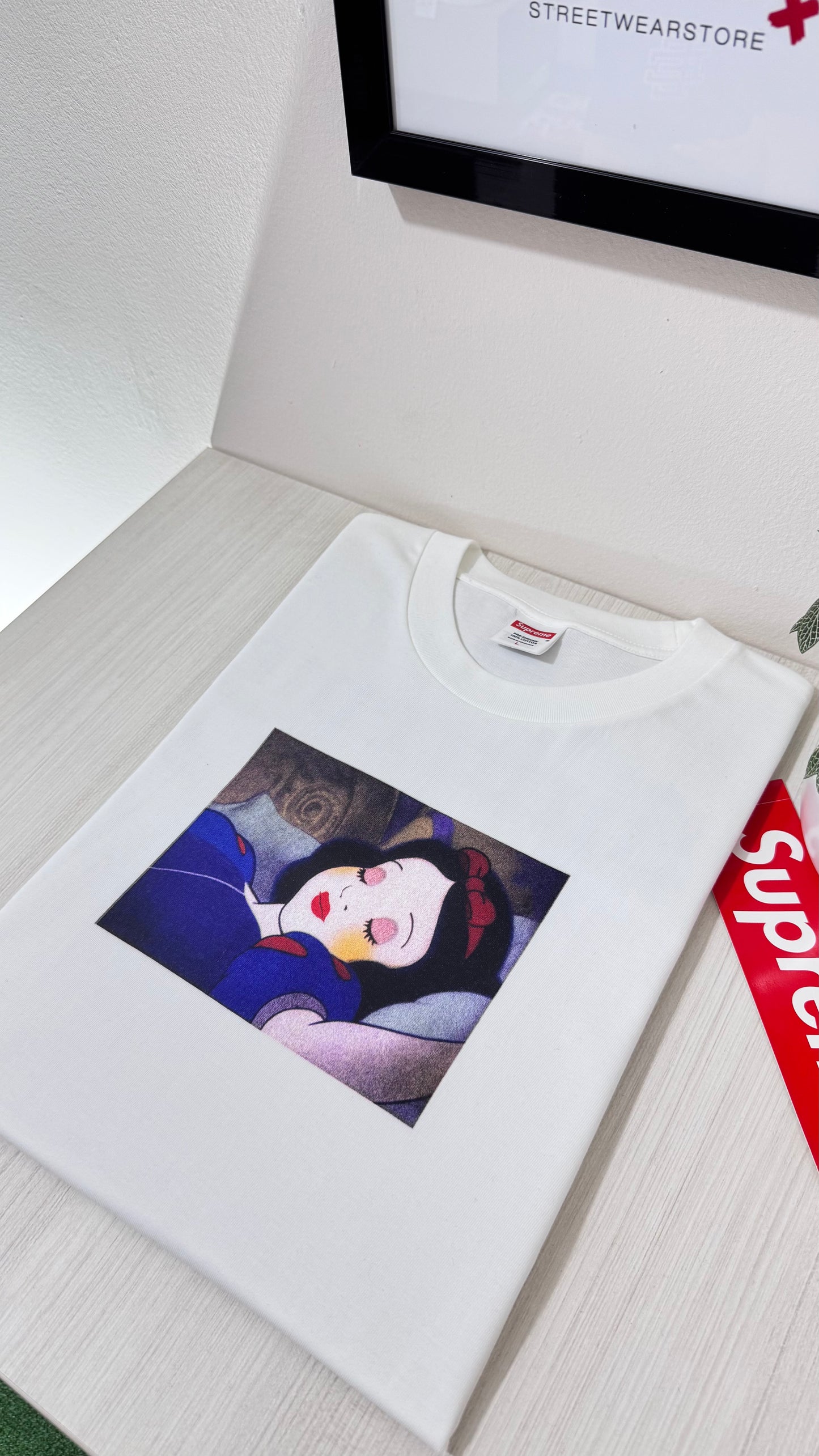 Supreme tee (snowwhite)