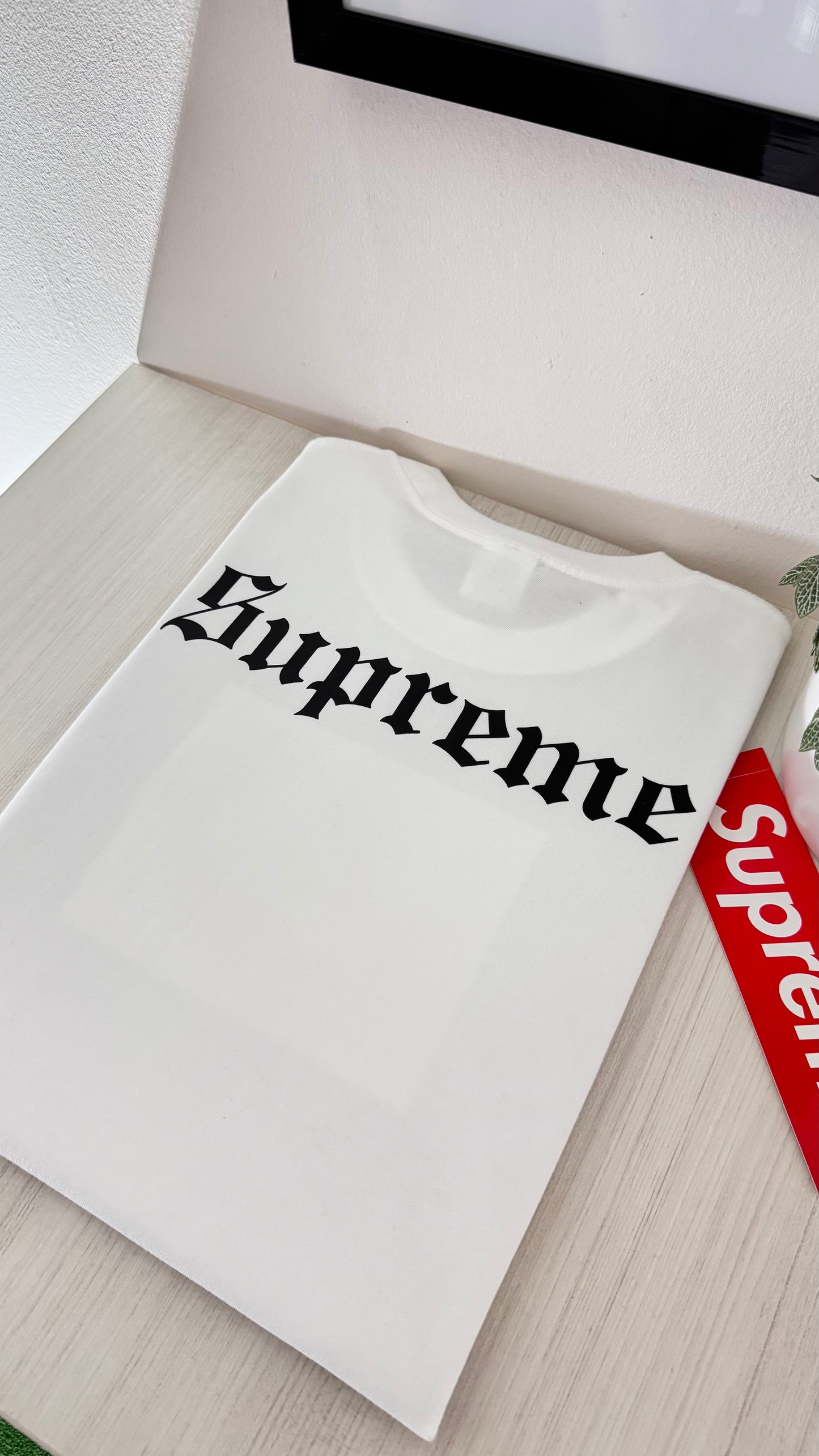 Supreme tee (snowwhite)